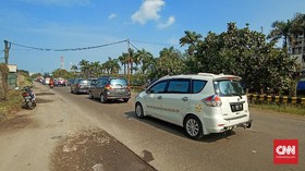 Anyer Macet 5 KM, Kendaraan Sempat Tak Bergerak