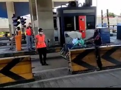 Viral Becak Masuk Tol Surabaya-Gresik, Ini Kata Margabumi