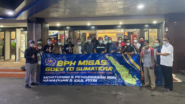 Kegiatan Goes to Sumatera yang tuntas kembali ke Jakarta pada Sabtu (15/5) dini hari dipersembahkan kado spesial untuk ulang tahun BPH Migas ke-18.