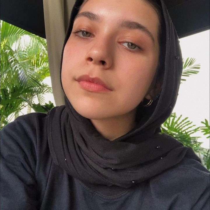 <p>Semakin dewasa, tak sedikit dari netizen yang menyebutnya makin mirip dengan sang ibunda. Bunda setuju? (Foto: Instagram @isabel_azhari)</p>