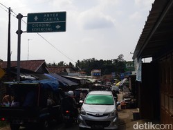 Jalur Alternatif ke Pantai Anyer dari Serang Macet 10 Km