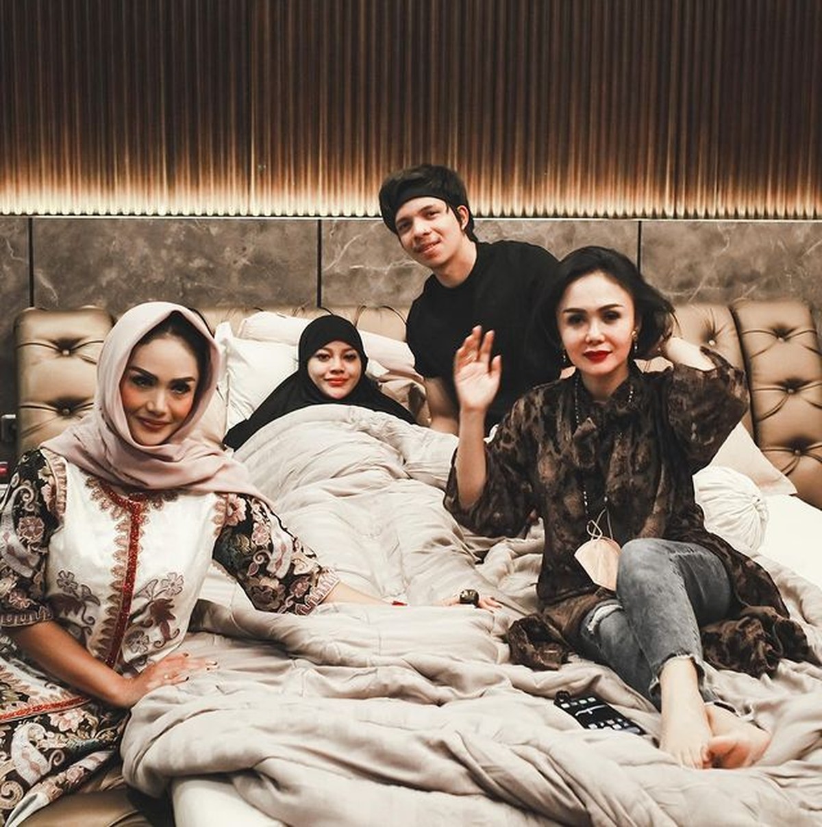 Krisdayanti Jenguk Aurel