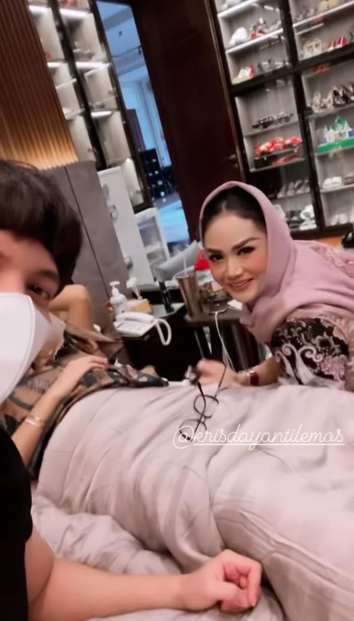 Krisdayanti Jenguk Aurel