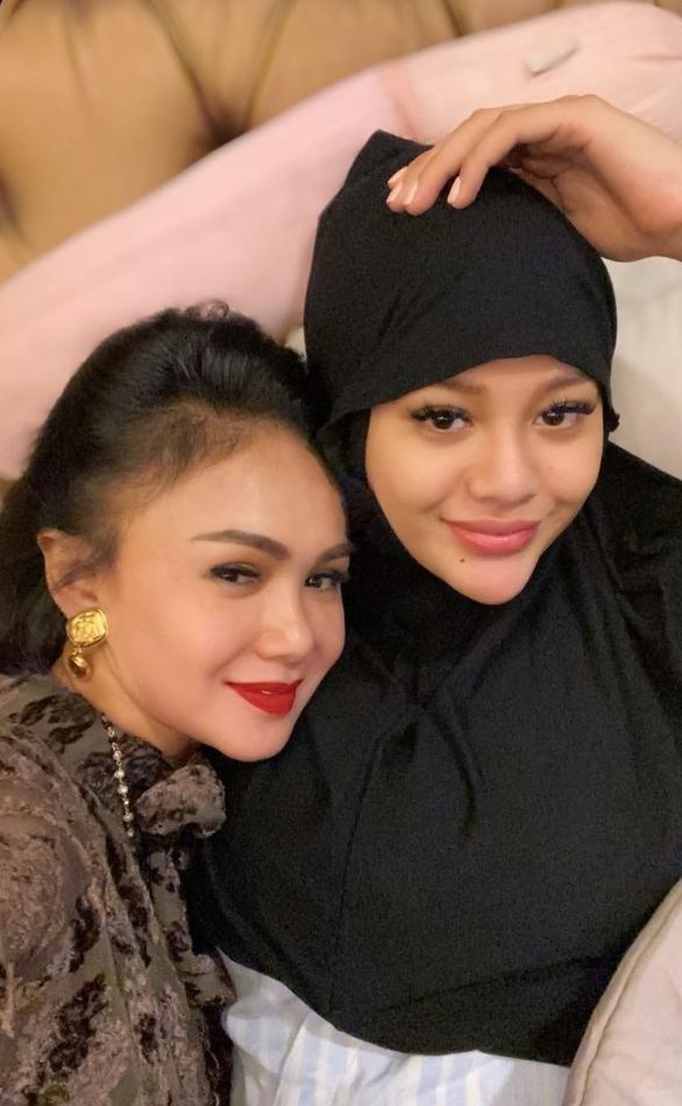 Krisdayanti Jenguk Aurel