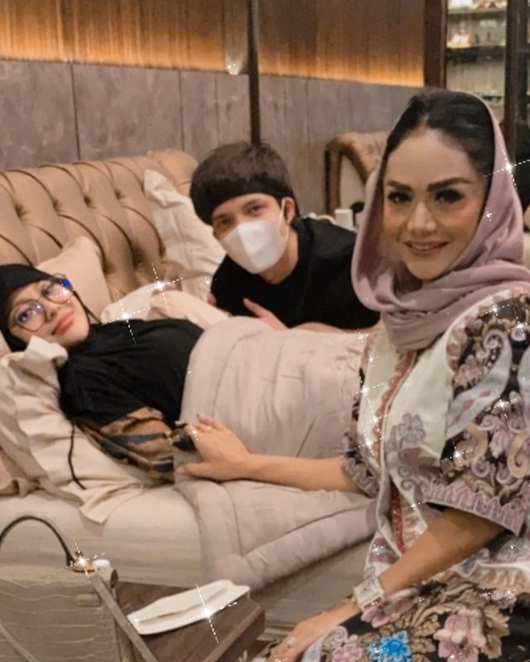 Krisdayanti Jenguk Aurel Krisdayanti Jenguk Aurel