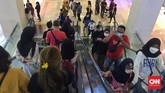 FOTO: Ramai Pusat Perbelanjaan di Masa Libur Lebaran Pusat perbelanjaan di Jakarta dipadati warga yang tak bisa mudik imbas larangan di masa libur Lebaran.