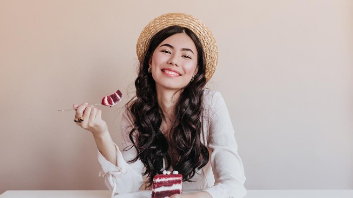 Ingin Perut Langsing Namun Hobi Ngemil? Ini 5 Camilan Sehat untuk Bantu Ratakan Perut Buncit