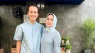 Beberapa pasangan selebriti Indonesia memakai baju kembaran saat lebaran&period; Yuk kita intip kekompakkan mereka&excl;