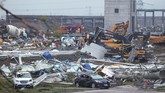 FOTO: Porak-poranda Dua Provinsi China Dihantam Tornado Kota Wuhan dan Shengze di China dihantam oleh tornado pada Jumat (14/5). Hingga Sabtu (15/5), bantuan kemanusiaan terus mengalir dari pusat.