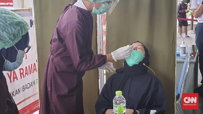 KAI Commuter menggelar tes antigen acak pada masa libur Lebaran 15-16 Mei di 4 stasiun yakni Manggarai, Bogor, Bekasi, Tangerang.