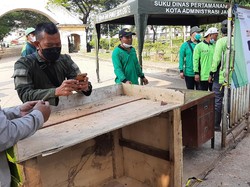 Usai Pagar Dijebol Peziarah, TPU Tegal Alur Jakbar Dijaga Ketat Pagi Ini