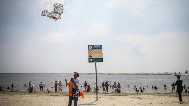 Taman Impian Jaya Ancol tutup mulai Kamis (24/6) seiring dengan lonjakan kasus positif Covid-19 di DKI Jakarta.