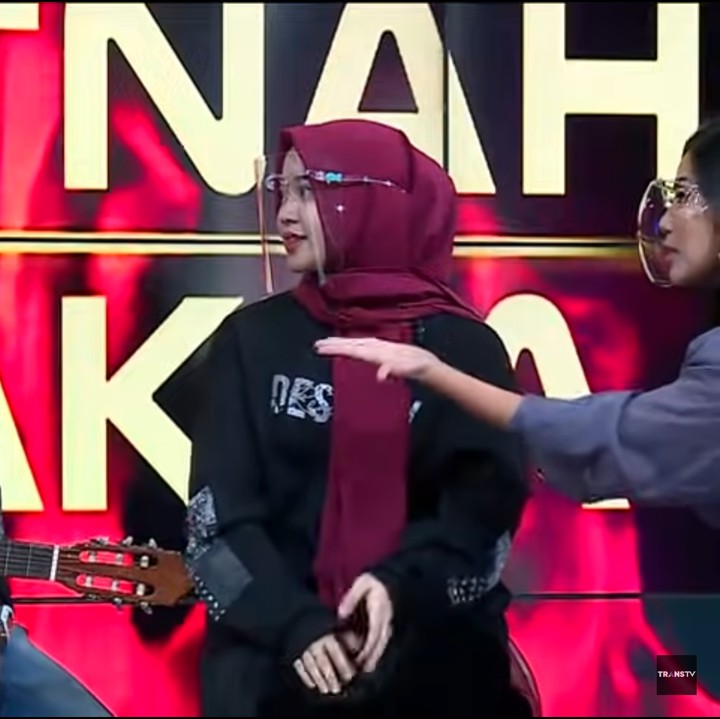 <p>Aldi Taher diketahui sudah menikah sebanyak tiga kali. Namun ia merasa 'klik' dengan Salsabilih. Menurutnya, perbedaan usia justru membuat mereka semakin lengket dan mantap melangkah ke pelaminan. (Foto: YouTube TRANS TV Official)</p>