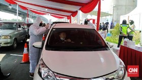 Arus Balik, Pemudik Dites Antigen di Tol Jakarta-Cikampek