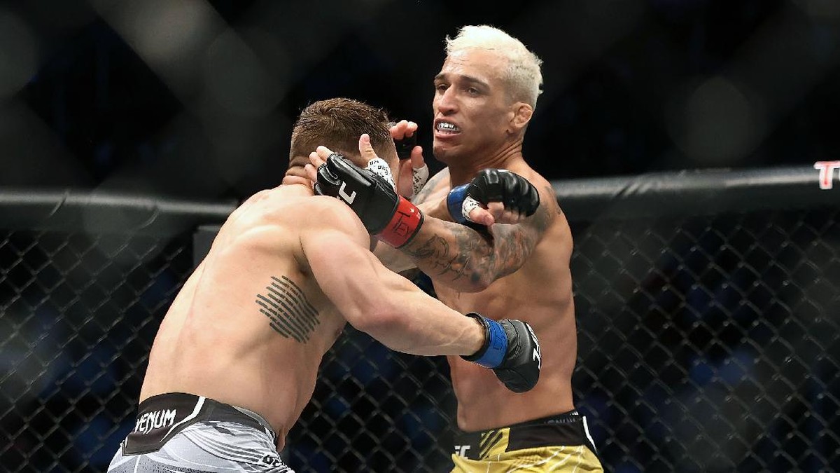 FOTO: TKO Bersejarah Oliveira, Raja UFC Pengganti Khabib