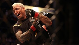 Charles Oliveira, Pewaris Sabuk Kelas Ringan UFC Milik Khabib
