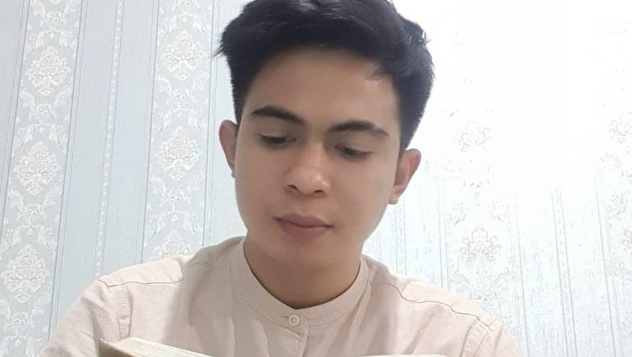Dolly Adik Sapri Pantun
