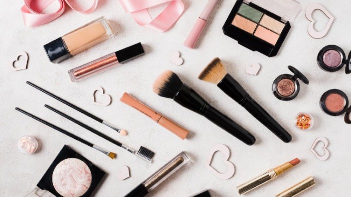 3 Bahaya Buat Kamu Malas Mencuci Spons dan Brush Makeup