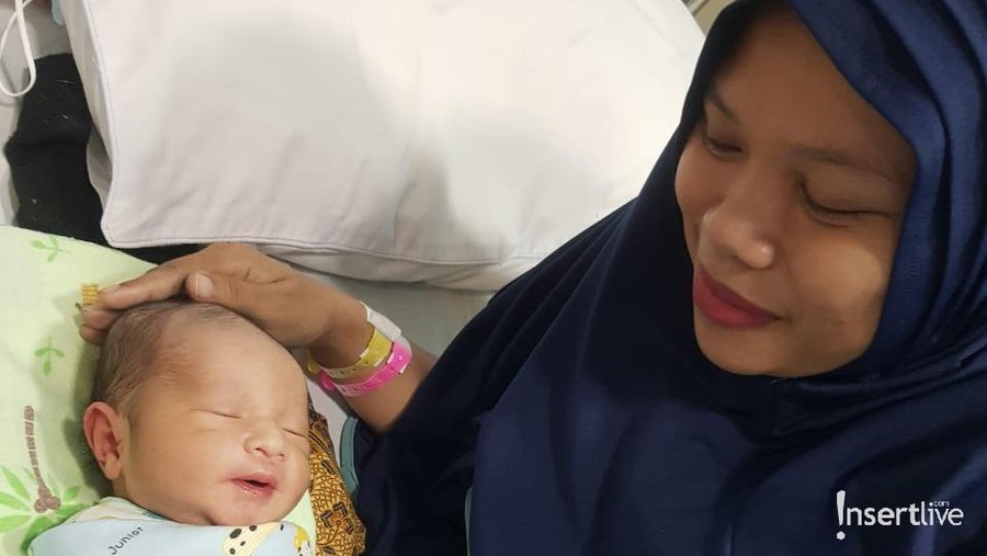Istri Sapri Pantun melahirkan