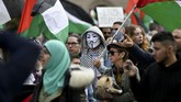 FOTO: Dari Penjuru Dunia untuk Palestina, Kecam Israel Warga dan pendukung Palestina di seluruh penjuru dunia turun ke jalan mengecam Israel atas serangan di Jalur Gaza yang menewaskan banyak korban sipil.