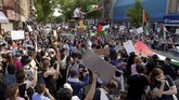 FOTO: Dari Penjuru Dunia untuk Palestina, Kecam Israel Warga dan pendukung Palestina di seluruh penjuru dunia turun ke jalan mengecam Israel atas serangan di Jalur Gaza yang menewaskan banyak korban sipil.