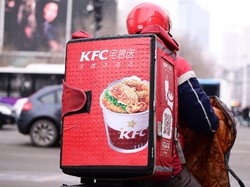 Bikin Heboh, Aktivis Vegan Kotori Lantai Gerai KFC dengan Darah