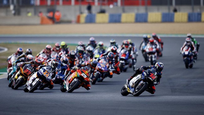 Rookie Raul Fernandez menang Moto2 Prancis 2021 usai mengalahkan Remy Gardner. Pembalap Pertamina Mandalika Bo Bendsneyder sukses finis kelima.