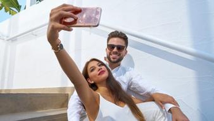 Jangan Baper Dulu! Ternyata Ini 4 Alasan Pria Tidak Publikasi Hubungan di Media Sosial