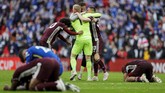 SMASHOT: Pertunjukan Kegigihan di Arena Pertempuran Sederet atlet dari berbagai cabang olahraga memperlihatkan kegigihan mereka demi meraih hasil terbaik di arena masing-masing.