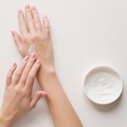 5 Rekomendasi Body Lotion untuk Kulit Kering Bersisik