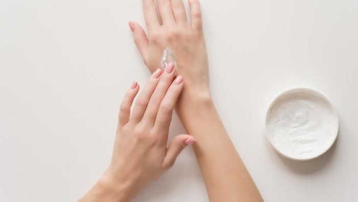 5 Rekomendasi Body Lotion untuk Kulit Kering Bersisik