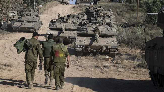 FOTO: Wajah Tank Israel yang Bersiap Gempur Gaza