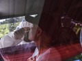 FOTO: Berburu Covid-19 di Pos Penyekatan Arus Balik