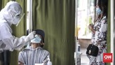 FOTO: Tes Antigen Covid-19 Acak Bagi Penumpang KRL PT KCI melakukan tes antigen Covid-19 secara acak kepada penumpang KRL di Stasiun Manggarai demi mendeteksi penyebaran corona. Berikut gambarannya.
