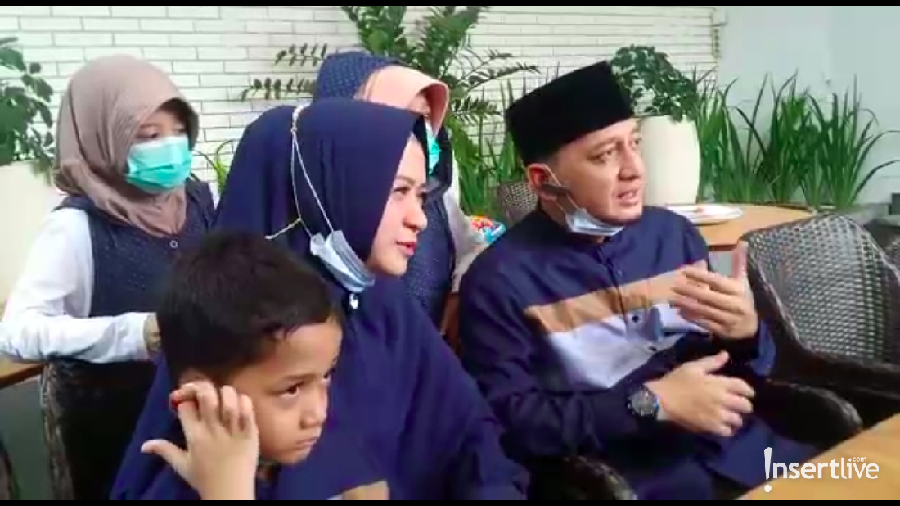 Ustaz Zacky Mirza dan keluarga