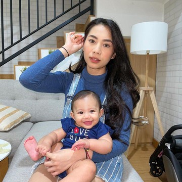 img-title Jadi Mama Muda, Intip 6 Pesona Terbaru Beauty Vlogger Abel Cantika