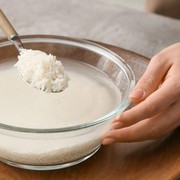 Stop, Jangan Dibuang! Ini 5 Manfaat Air Cucian Beras untuk Rambut yang Sehat dan Berkilau