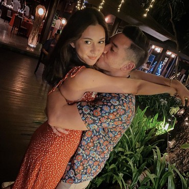 Rayakan 15 Tahun Pernikahan, Nana Mirdad & Andrew White Makin Mesra