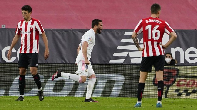 Perburuan juara Liga Spanyol semakin ketat setelah Real Madrid dan Atletico Madrid menang sementara Barcelona kalah di pekan ke-37.