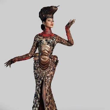 Kostum Komodo Ayu Maulida di Miss Universe 2020 yang Bikin Takjub