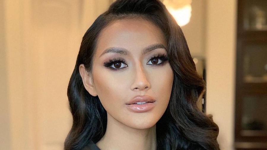 Ayu Maulida Rr Ayu Maulida Putri menjadi perwakilan Indonesia untuk tampil di ajang Miss Universe 2020. Yuk kita intip pesona cantik Ayu!