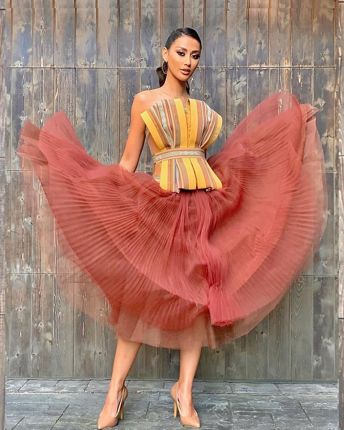 Rr Ayu Maulida Putri menjadi perwakilan Indonesia untuk tampil di ajang Miss Universe 2020&period; Yuk kita intip pesona cantik Ayu&excl;