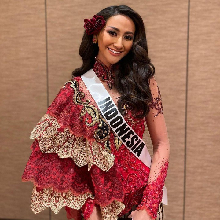 <p>Ayuma memakai kebaya yang diberi nama Nareswari karya Anne Avantie. Cantiknya khas Indonesia banget ya, Bunda? (Foto: Instagram @ayumaulida97)</p>