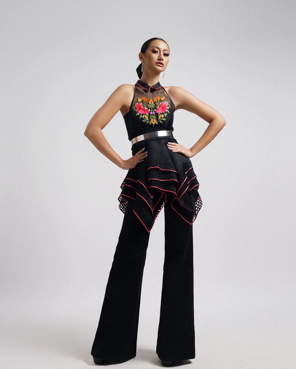 Rr Ayu Maulida Putri menjadi perwakilan Indonesia untuk tampil di ajang Miss Universe 2020&period; Yuk kita intip pesona cantik Ayu&excl;