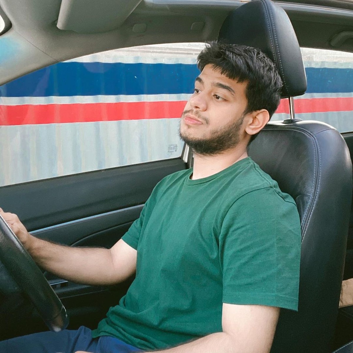 Fadil Jaidi mendukung Palestina dengan cara galang dana dan berhasil mengumpulkan Rp 6 Miliar&period; Yuk kita tengok potret Fadil&excl;