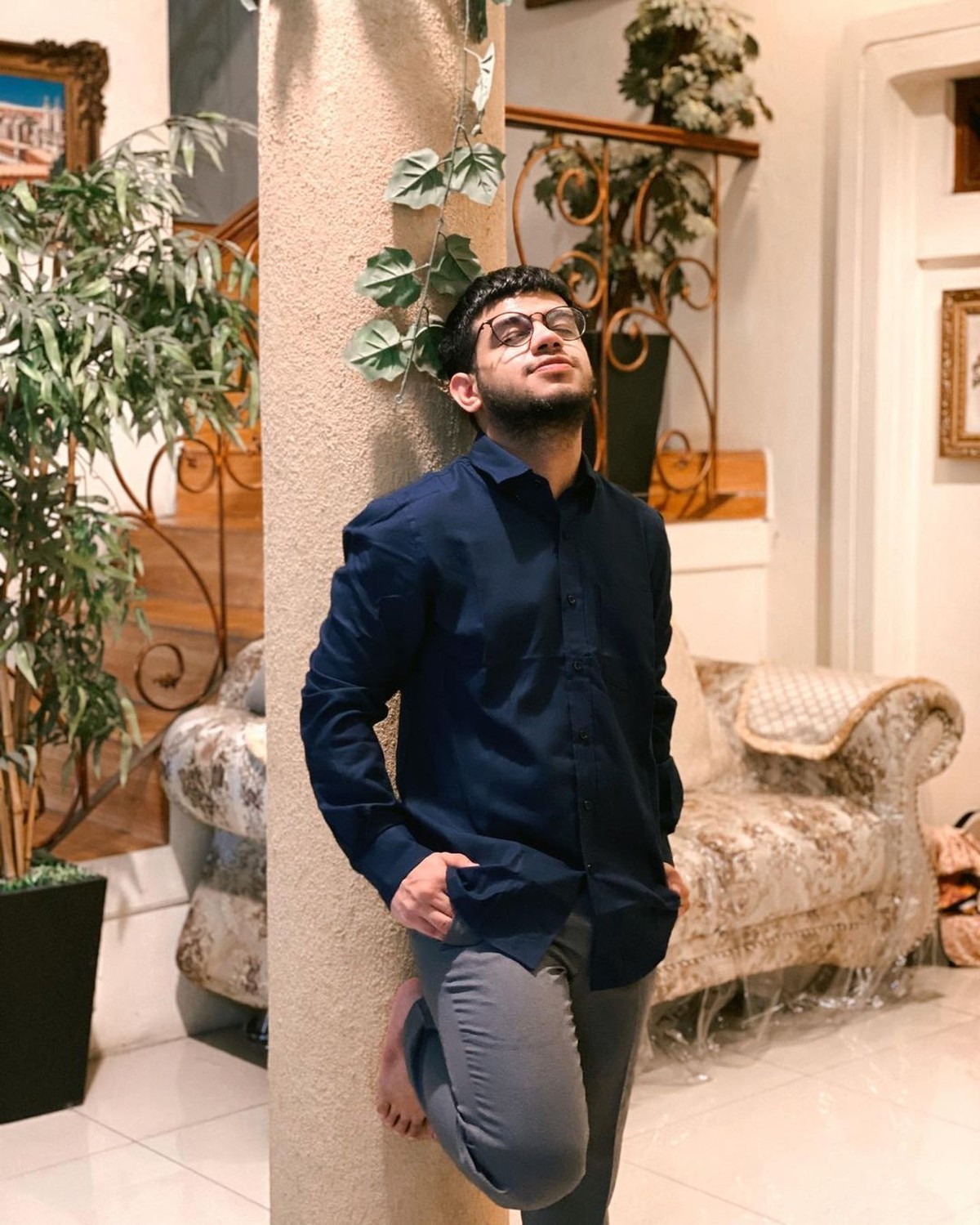 Fadil Jaidi mendukung Palestina dengan cara galang dana dan berhasil mengumpulkan Rp 6 Miliar&period; Yuk kita tengok potret Fadil&excl;