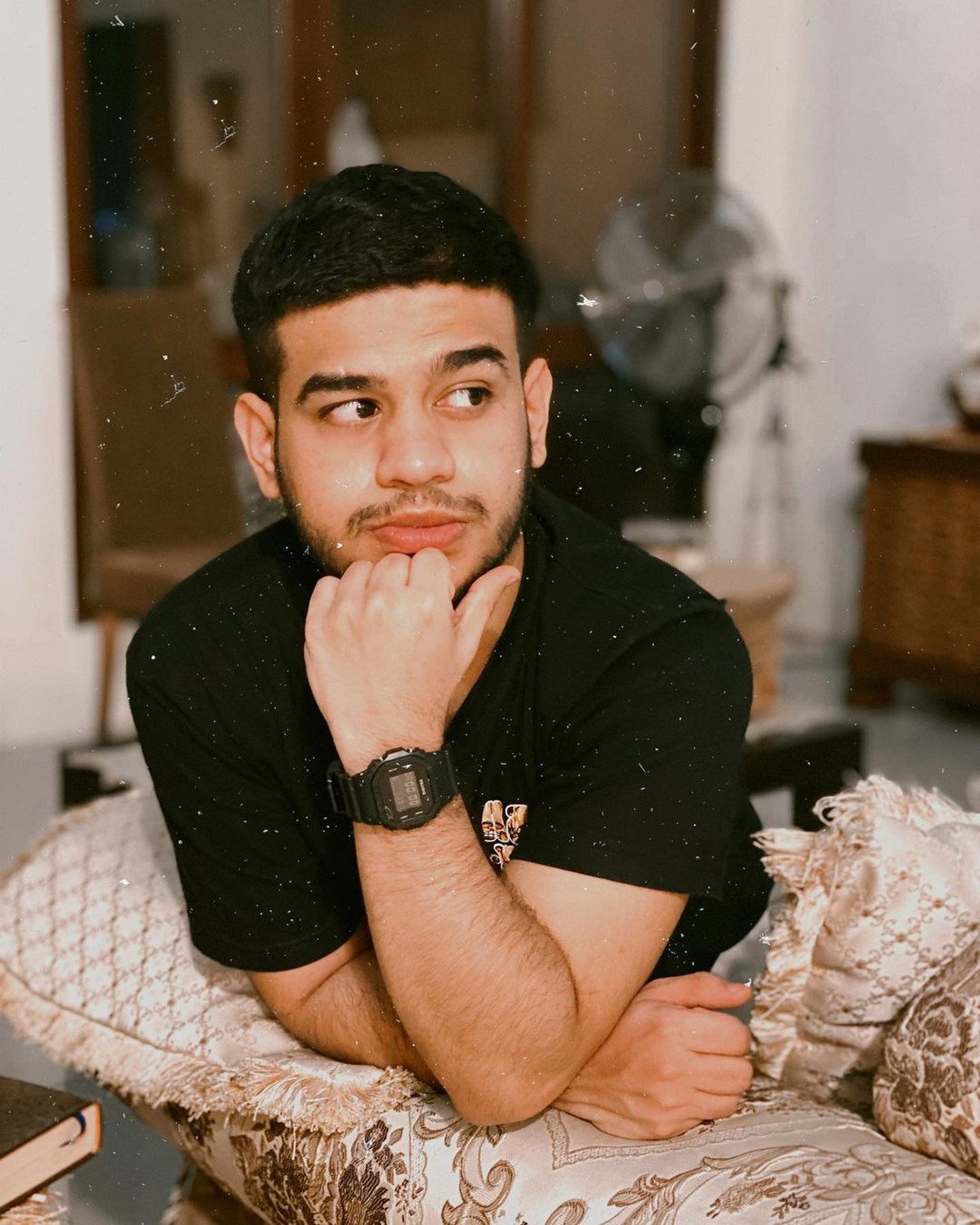 Fadil Jaidi mendukung Palestina dengan cara galang dana dan berhasil mengumpulkan Rp 6 Miliar&period; Yuk kita tengok potret Fadil&excl;