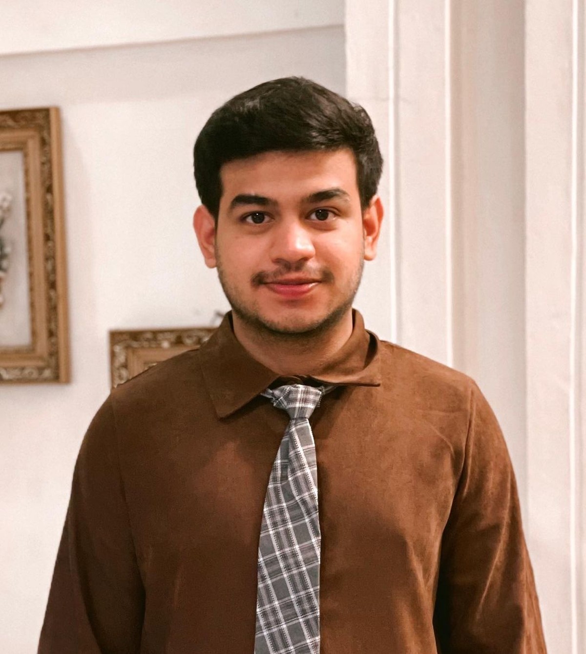 Fadil Jaidi mendukung Palestina dengan cara galang dana dan berhasil mengumpulkan Rp 6 Miliar&period; Yuk kita tengok potret Fadil&excl;