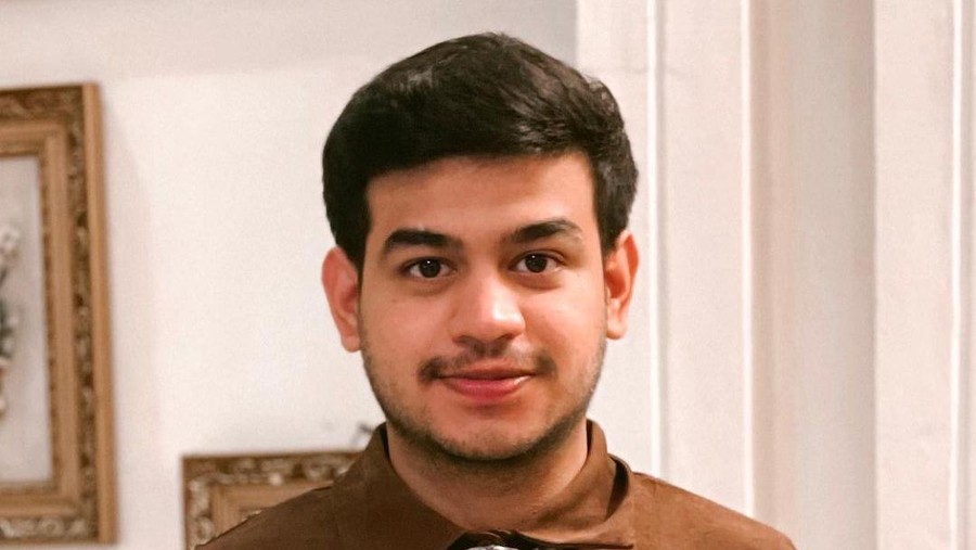 Fadil Jaidi Fadil Jaidi mendukung Palestina dengan cara galang dana dan berhasil mengumpulkan Rp 6 Miliar. Yuk kita tengok potret Fadil!