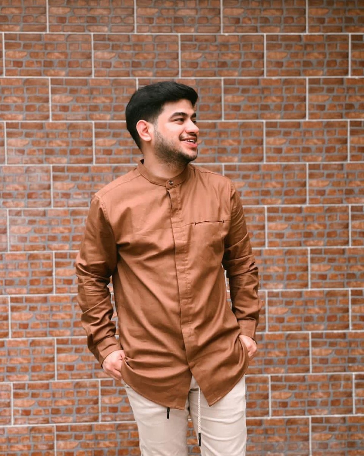 Fadil Jaidi mendukung Palestina dengan cara galang dana dan berhasil mengumpulkan Rp 6 Miliar&period; Yuk kita tengok potret Fadil&excl;